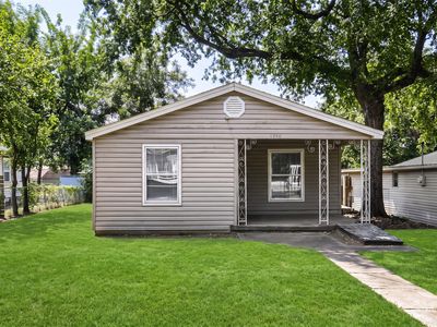 1050 Dubois St