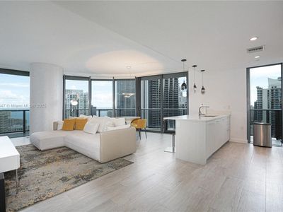 45 SW 9th St APT 3403