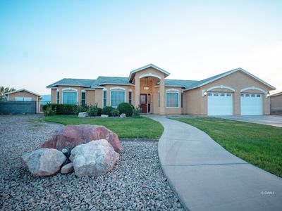 2747 W Dove Ln