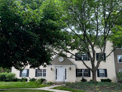 Property at 142 E Winchester Rd APT C, Libertyville, IL