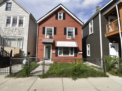 1438 W 49th Pl