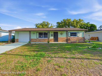 7541 Hollyridge Dr