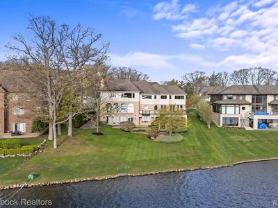 1832 Long Lake Shore Dr