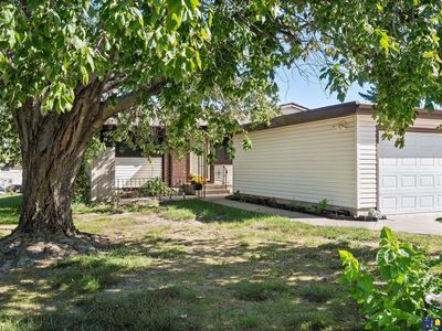 Property at 2131 Sandstone Rd, Lincoln, NE
