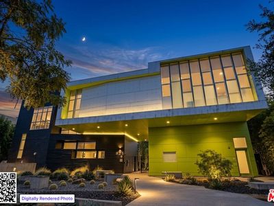 825 N Kings Rd #1