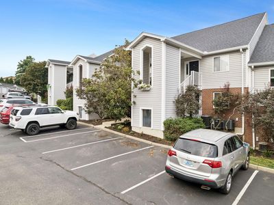 14 Carriage House Dr