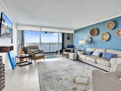 132 Lakeshore Dr #317