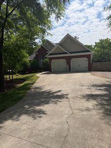 221 Woodford Way SE