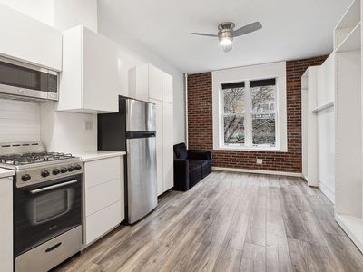 453 W 22nd St APT 2R
