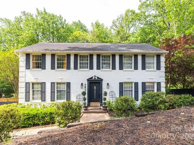 6826 Rollingridge Dr