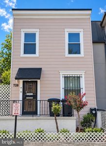 726 Columbia Rd NW