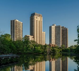 2550 N Lakeview Ave APT S204