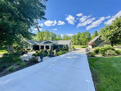 5596 Greentree Rd