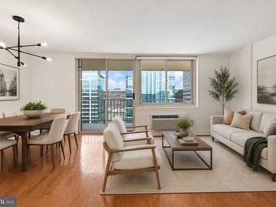 1919 Chestnut St APT 2703