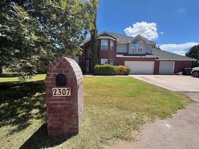2307 W Hermosa Dr