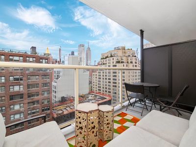 305 E 24th St APT 16T