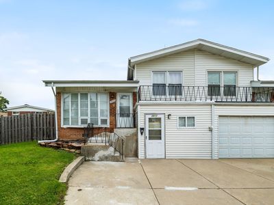 8837 Robin Dr