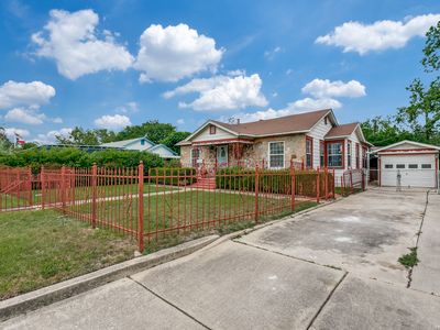 147 Ellana Claire St