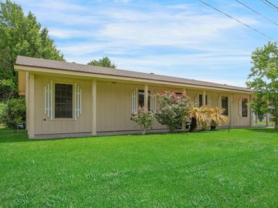 1204 W Saint Peter St