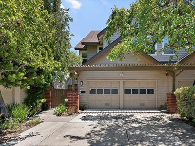 2131 Avy Ave