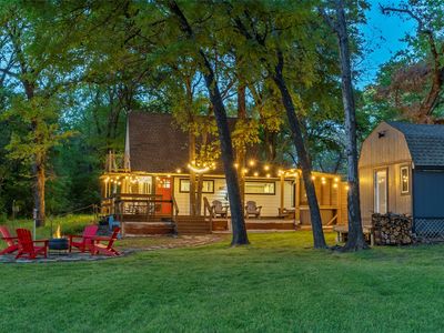 8049 Lakeview Dr