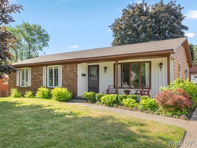 718 Three Mile Rd NE