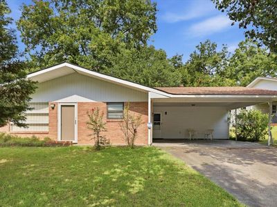 1813 Macarthur Dr