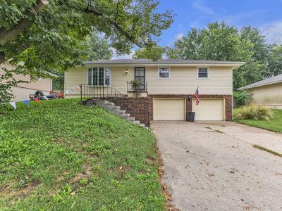 Property at 2209 N Leonard Rd, Saint Joseph, MO