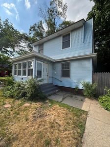 229 Montgomery St SE