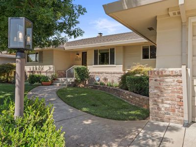 5860 Annrud Way