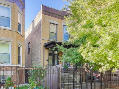 2857 W Fletcher St