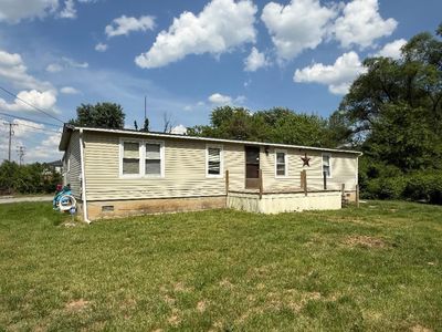 301 Collins Ln
