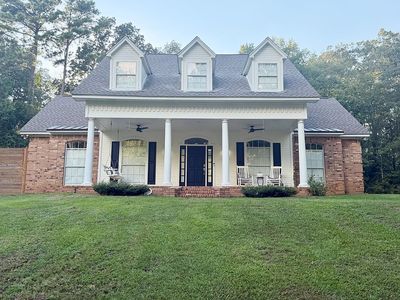 Property at 302 Foxton Cv, Raymond, MS