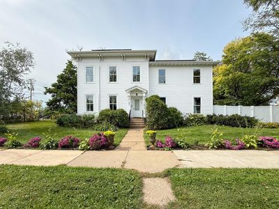 221 Vine St