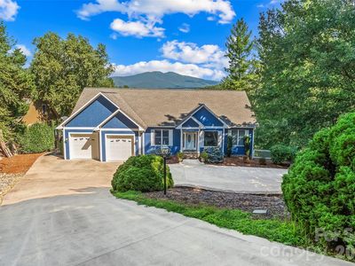 705 Waters Edge Dr