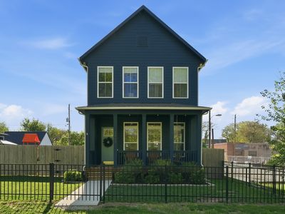 2063 Winthrop Ave