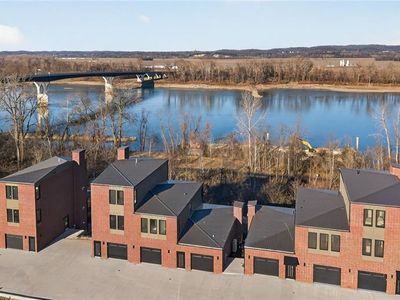1013 River Bluff Dr