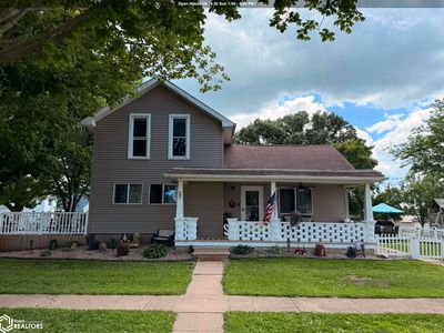 27 1st St SE