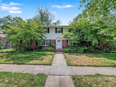 30 Evelyn Ave