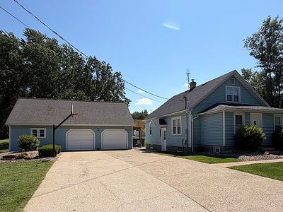 1457 W 5th Ave