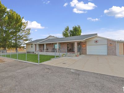 1033 N Main St