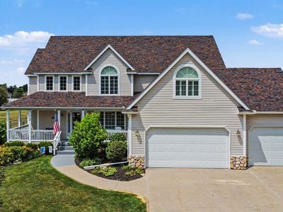 2101 Larkspur Ln