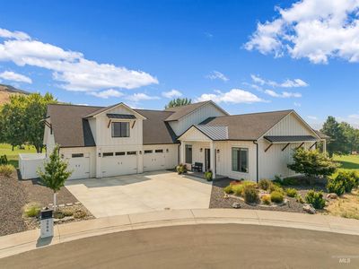 3986 Foothill Dr
