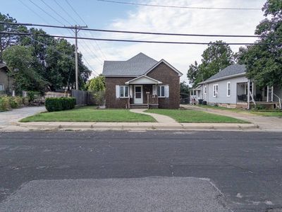 215 W 6th St