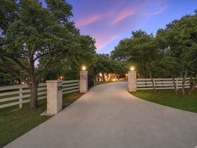 7419 SECRETARIAT LN