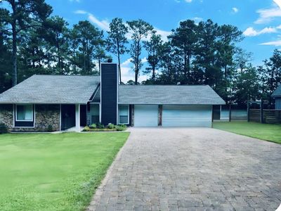 1239 Lakeshore Dr