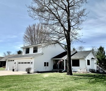1932 Mark Ln