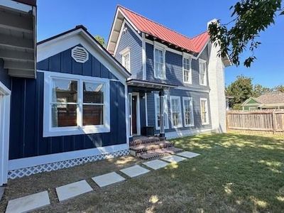 214 W University Ave