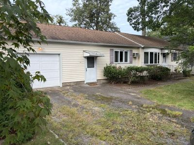 43 Lindell Ave