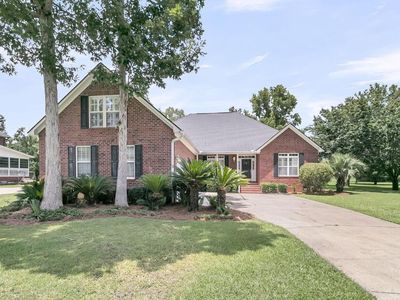 697 Hamlet Cir
